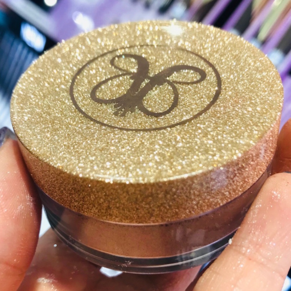 🥳🥳Host Pick🥳🥳🥳Anastasia Beverly Hills VEGAS
Loose Highlighter - Picture 9 of 16